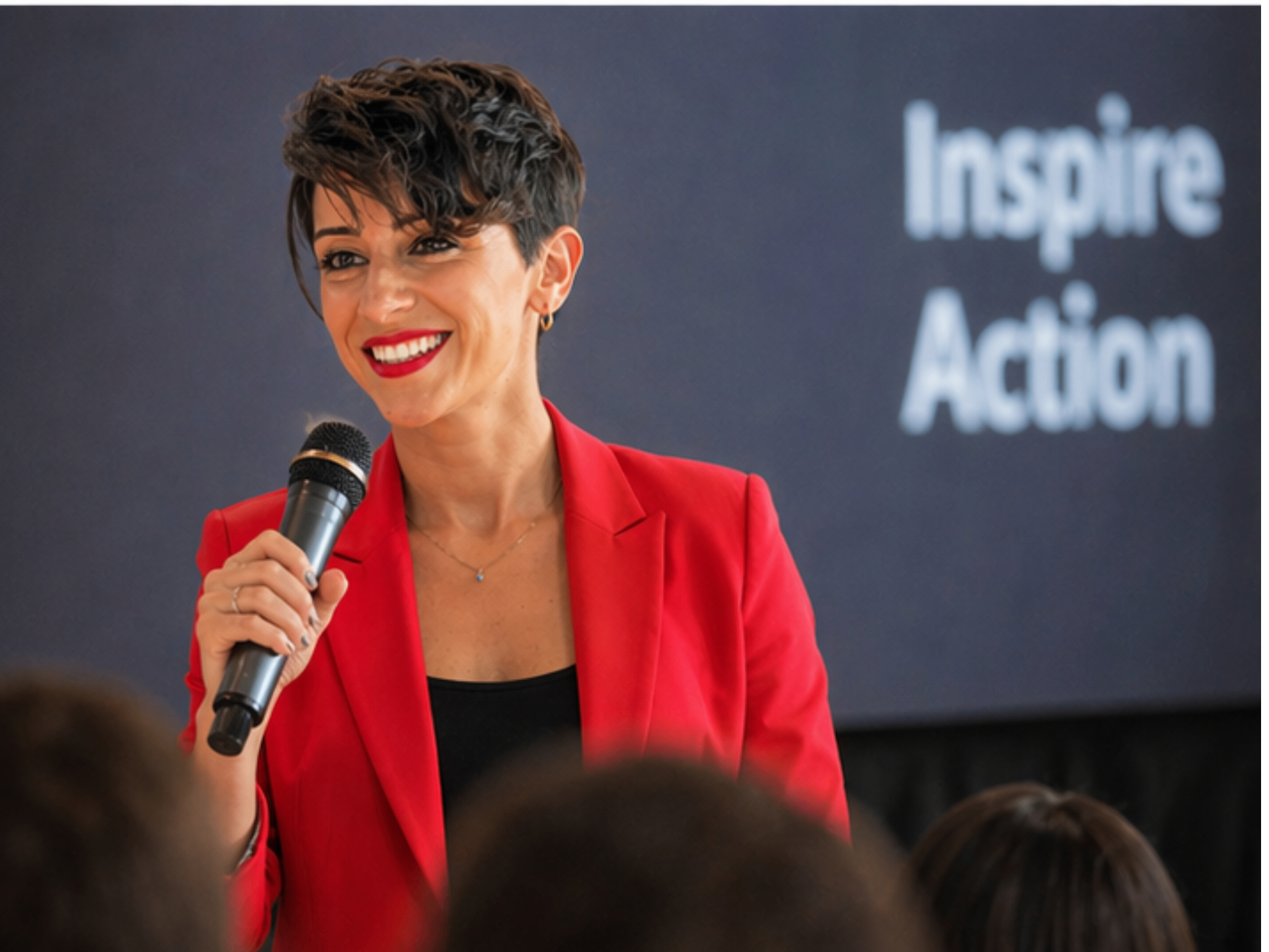 Ezgi Turan speaking on stage